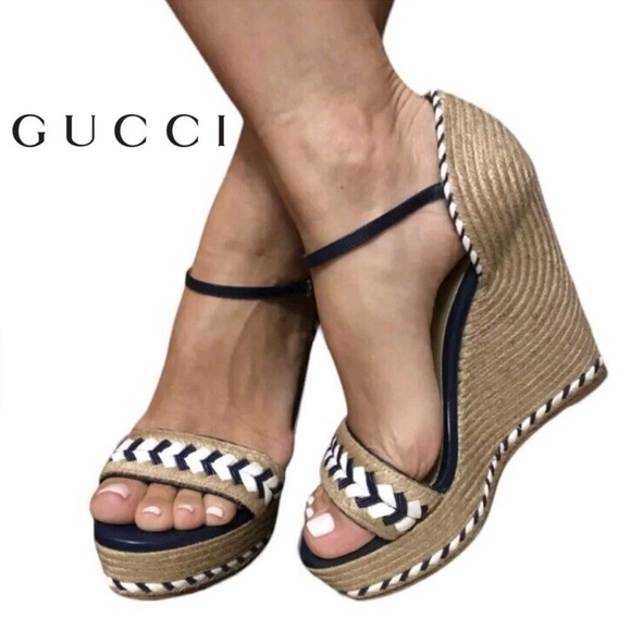 AUTHENTIC GUCCI RESORT COLLECTION SANDALS - Picture 2 of 9